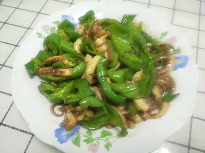 家常青椒炒鱿鱼的做法