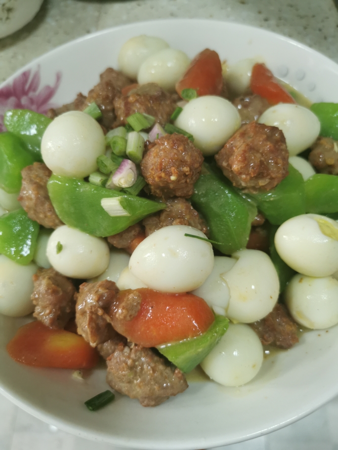 鹌鹑蛋、素菜烧丸子的做法