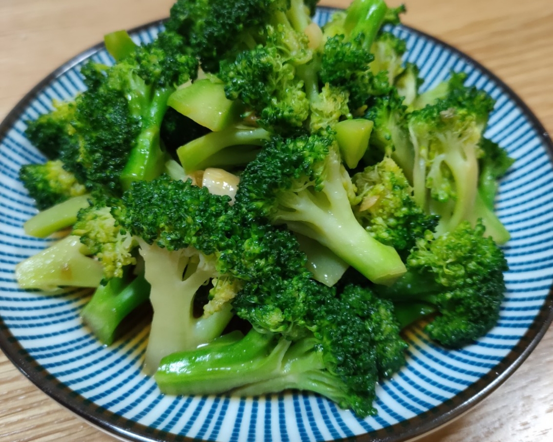 又脆又绿清炒西兰花的做法