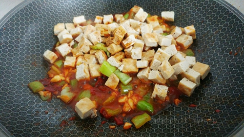 做正宗红油椒椒烧豆腐的图片步骤5