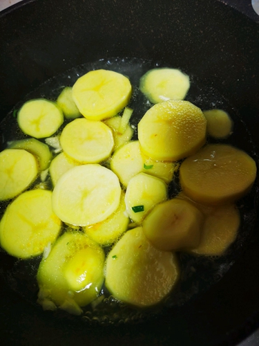 做正宗水油焖煮土豆片的图片步骤6