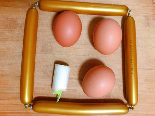 做正宗上班带啥饭：火腿炒鸡蛋的图片步骤1