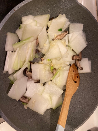 做正宗小贴士鲜甜冬瓜海米汤的图片步骤2