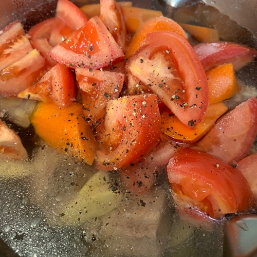 做正宗番茄胡萝卜炖牛脊骨汤配莜面的图片步骤3