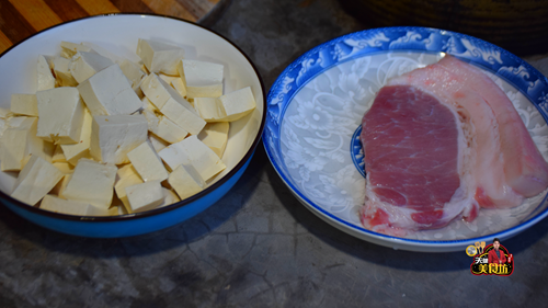 做正宗五花肉焖豆腐的图片步骤1