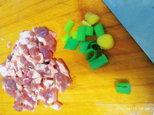 做正宗牛肉炖南瓜土豆的图片步骤1