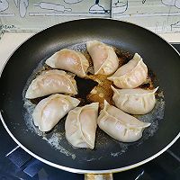 做正宗鲜香多汁  鸡肉胡萝卜煎饺的图片步骤34