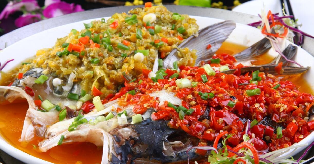 草鱼头剁椒_剁椒鱼头食谱_剁椒蒸鱼头