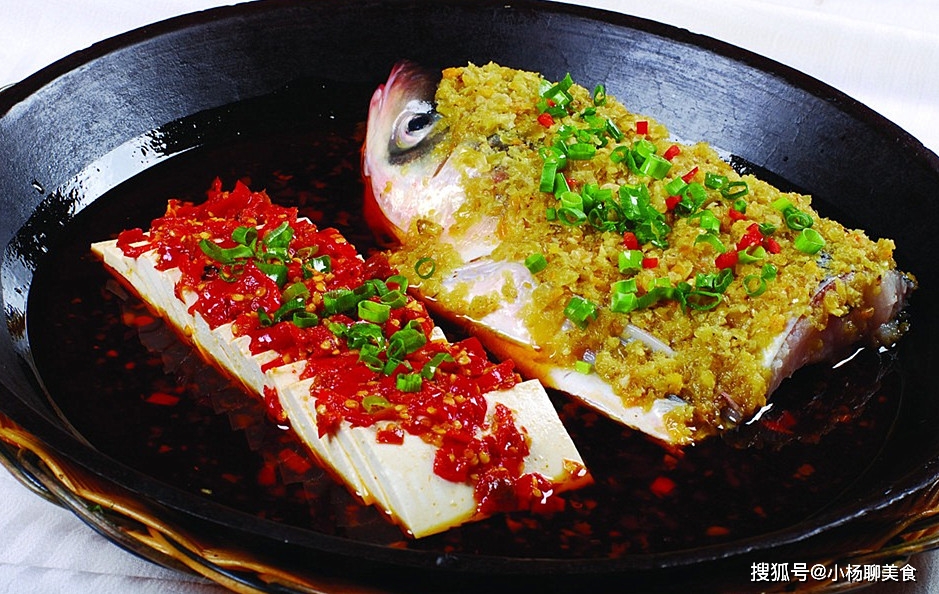 剁椒鱼头食谱_剁椒蒸鱼头_草鱼头剁椒