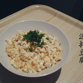 趹