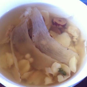 㶫岹ˮ
