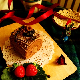 圣诞榛子核桃树根蛋糕