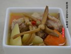 黄花菜土豆胡萝卜煲排骨汤
