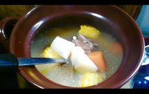 猪骨红萝卜玉米山药汤