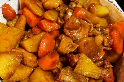 超香的鸡肉炖土豆胡萝卜