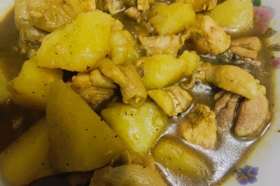 咖喱鸡肉炖土豆